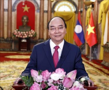 Nhân kỷ niệm 60 năm thiết lập quan hệ ngoại giao Việt Nam - Lào (5/9/1962 - 5/9/2022), Chủ tịch nước Nguyễn Xuân Phúc trả lời phỏng vấn báo chí về quan hệ hữu nghị vĩ đại, đoàn kết đặc biệt và hợp tác toàn diện Việt Nam - Lào. Ảnh: Thống Nhất/TTXVN
