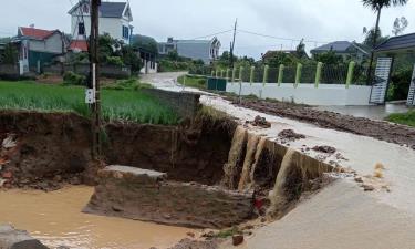 Do ảnh hưởng của mưa bão, nhiều công trình thủy lợi, đường giao thông tại xã Sơn Động bị thiệt hại nghiêm trọng.
Ảnh: Đường vào thôn Lừa bị sạt lở trong đợt mưa lũ xảy ra cuối tháng 8/2025.