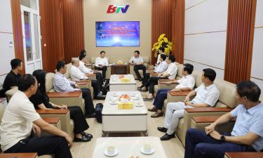 Quang cảnh buổi tiếp, trao đổi kinh nghiệm.